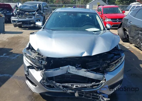 2019 Honda Insight Touring z USA, uszkodzony, nr VIN 19XZE4F98KE033957